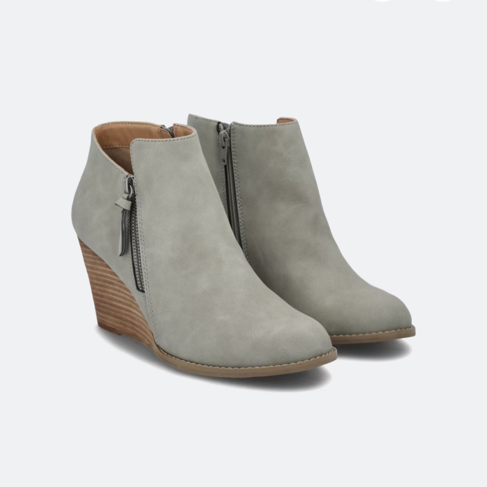 DV by Dolce Vita - Guine Wedge Bootie, light grey.